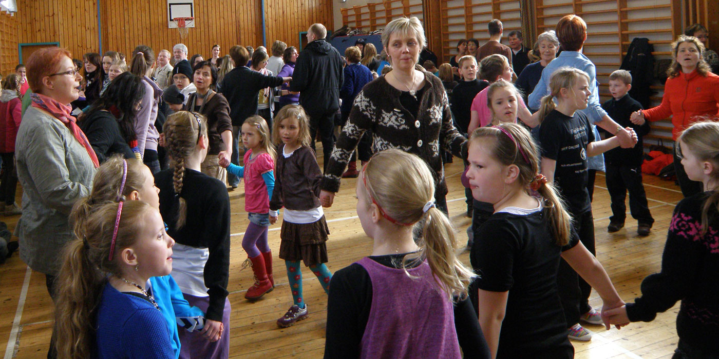 ​  Children dancing the traditional Faroese kvæði  ​