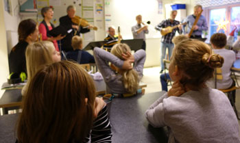 Early music being presented to schoolchildren